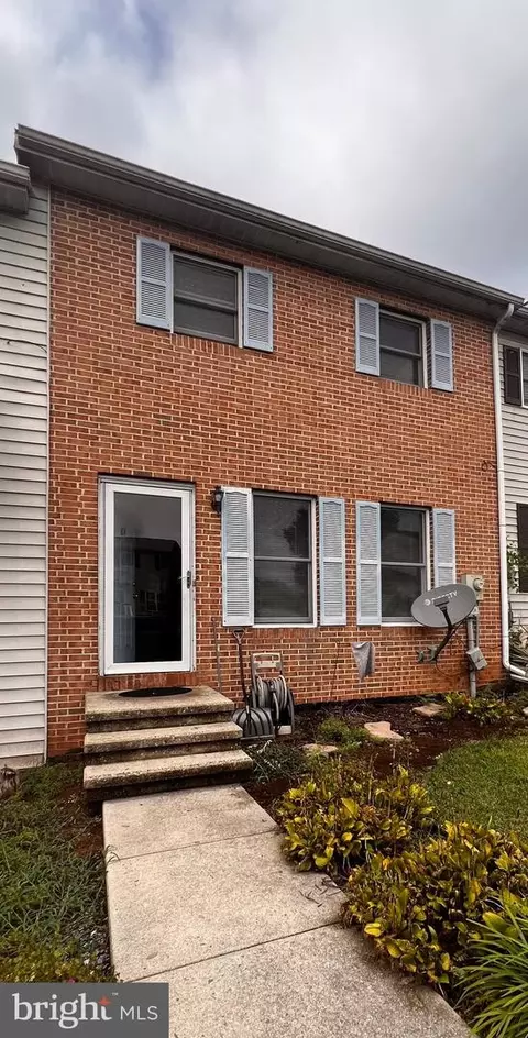 24 Persian Lilac Dr, Etters, PA 17319