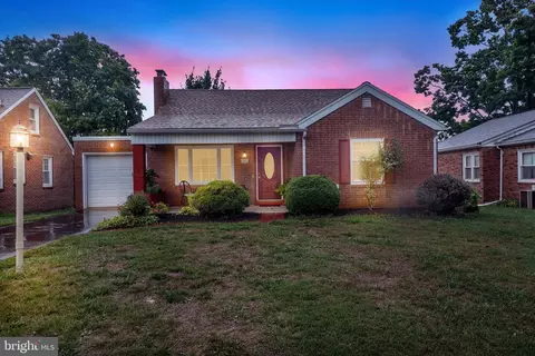 22 S 7th St, Mount Wolf, PA 17347