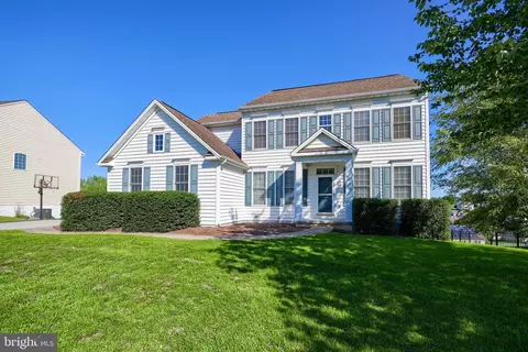 860 Edgeworth Ct, Red Lion, PA 17356