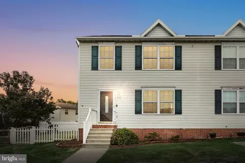414 Debbie Ct, Hanover, PA 17331