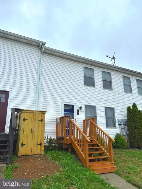 27 Privet Dr, Etters, PA 17319