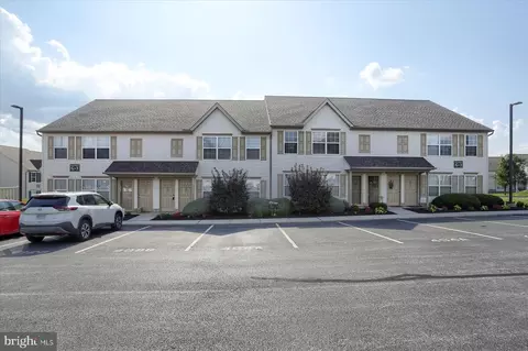 408 Buttonwood Ln # -B, York, PA 17406
