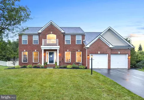 1135 Cranberry Ln W, York, PA 17402