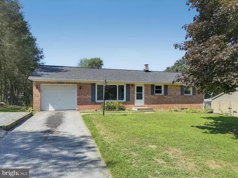 571 E Heatherfield Way, Red Lion, PA 17356