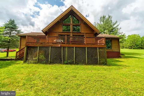 2688 Graydon Rd, Glen Rock, PA 17327