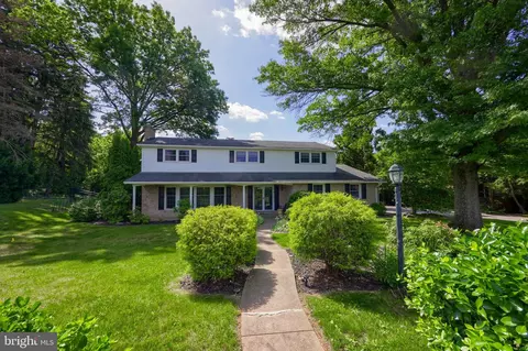 140 Scarboro Dr, York, PA 17403