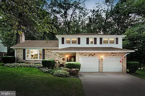 3111 Skylight Dr W, York, PA 17402