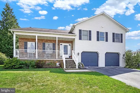 2940 Sparrow Dr, York, PA 17408