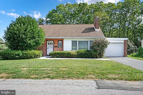 120 Schoolhouse Ln, York, PA 17406