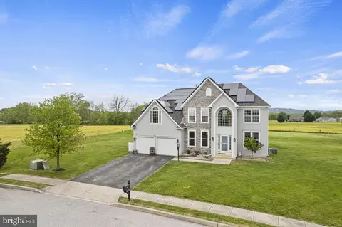 2633 Victorian Dr, Dover, PA 17315