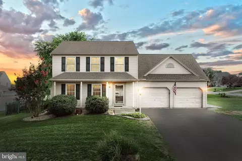 430 Lynne Dr, Mount Wolf, PA 17347