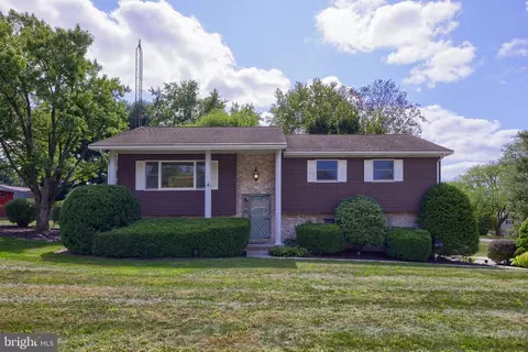 1658 Art Dr, Hanover, PA 17331
