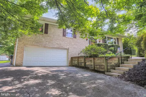 4276 Webster Dr, York, PA 17402