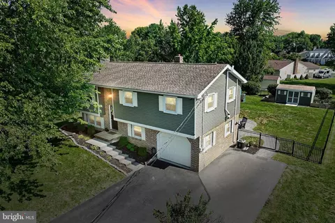 85 Roth Church Rd, Spring Grove, PA 17362