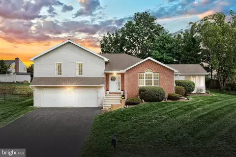 3082 Honey Run Dr, York, PA 17408