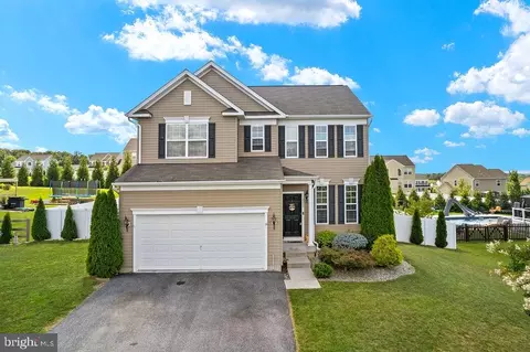 2285 Water Garden Dr, Hanover, PA 17331
