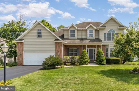 422 Woodland Dr, Dillsburg, PA 17019