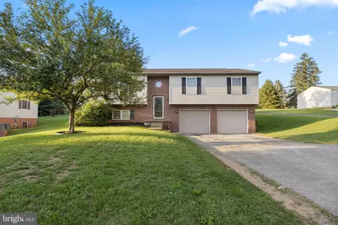 15 Water St, Jacobus, PA 17407