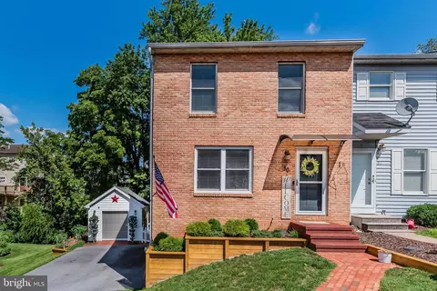 30 Persian Lilac Dr, Etters, PA 17319