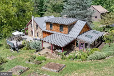 4108 Grothey Rd, Seven Valleys, PA 17360