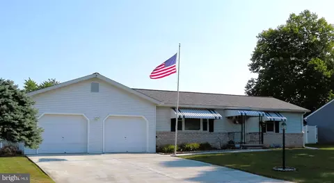 14 Colonial Dr, Hanover, PA 17331
