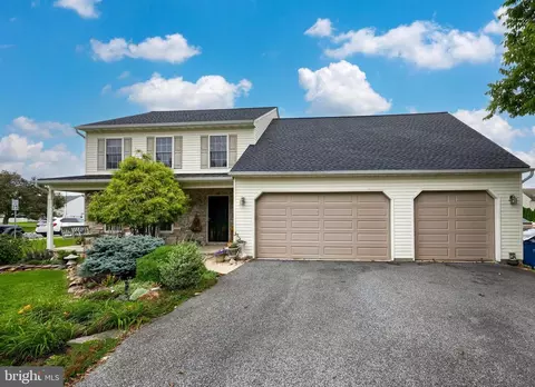 485 Apple Tree Ln, Mount Wolf, PA 17347 photo 2