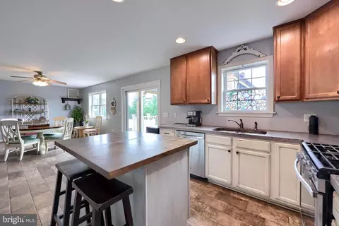 485 Apple Tree Ln, Mount Wolf, PA 17347 photo 7