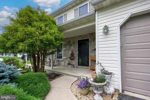 485 Apple Tree Ln, Mount Wolf, PA 17347 photo 4