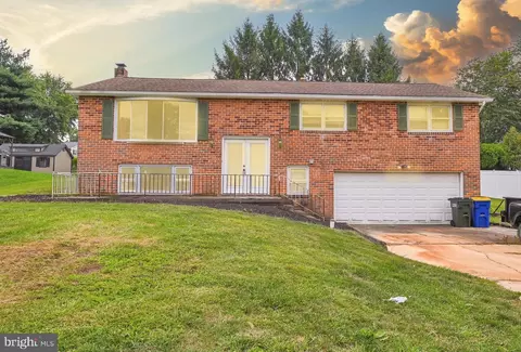 2552 Audlyn Dr, York, PA 17408