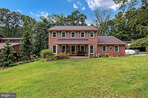 1850 Deamerlyn Dr, York, PA 17406
