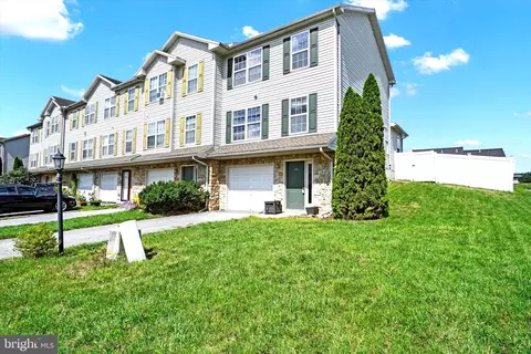 415 Fisher Dr, York, PA 17404