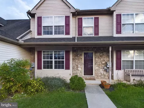 525 Glen Dr #I525, Manchester, PA 17345