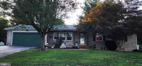123 Ivy Dr, Red Lion, PA 17356