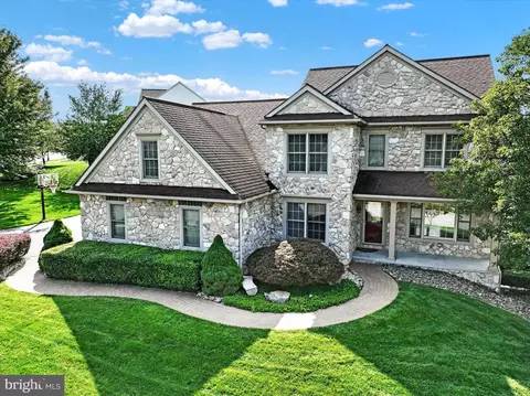 4237 Peach Orchard Holw, York, PA 17402