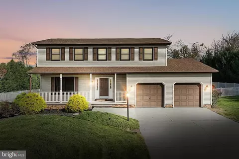 5091 Hickory View Dr, Spring Grove, PA 17362