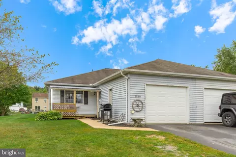 1930 Wyatt Cir, Dover, PA 17315