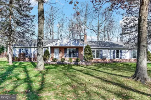 8234 Pleasant Valley Rd, Stewartstown, PA 17363
