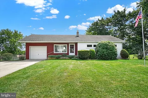 155 N Camp St, Windsor, PA 17366
