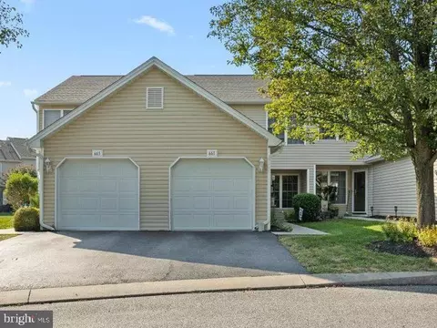 661 Teal Dr #15B, Etters, PA 17319