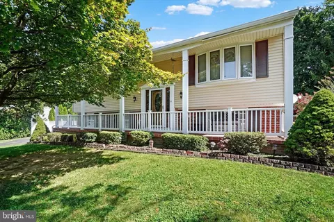 108 Crosswind Dr, Shrewsbury, PA 17361