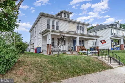 155 N 3rd St, Mount Wolf, PA 17347