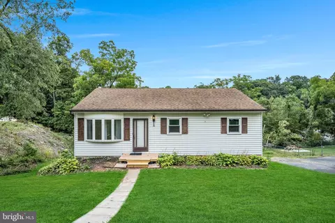 20 Black Walnut Dr, Etters, PA 17319