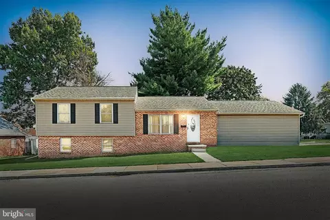 75 Monroe St, Hanover, PA 17331