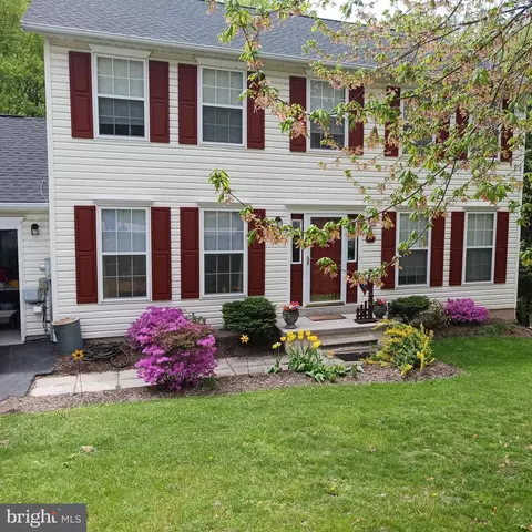 86 Collins Cir, Hanover, PA 17331