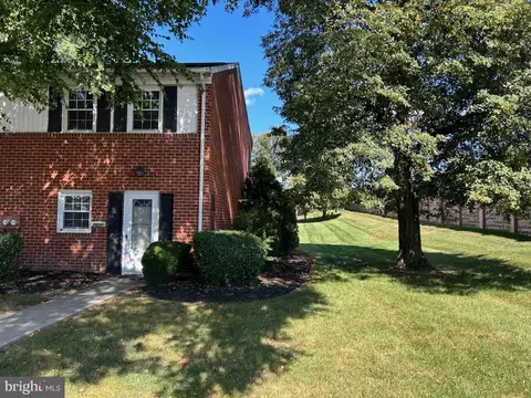 1601 Wogan Rd, York, PA 17404