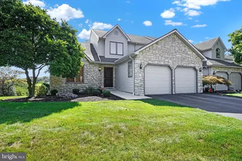 2700 Fairway Dr, York, PA 17402
