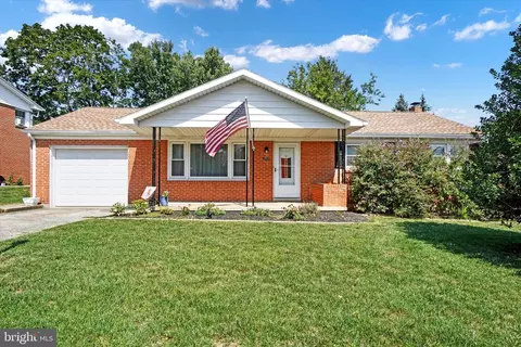 1955 White St, York, PA 17404