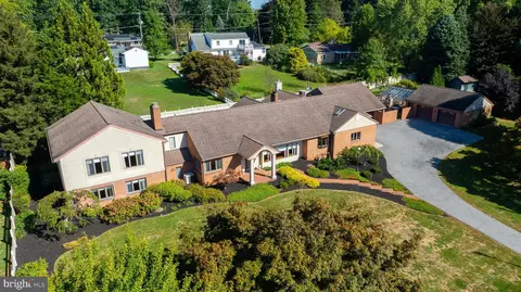 249 Pine View Ln, York, PA 17403