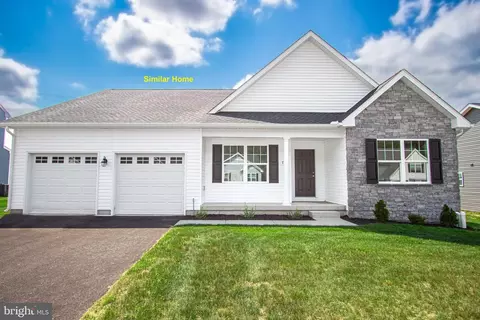 332 Valley View Cir #137, York, PA 17408