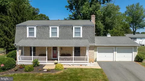 6 Oxford Ct, New Freedom, PA 17349